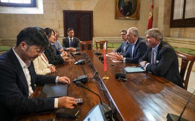 Mayor Sanz welcomes the Asian technology multinational Skyworth, which is considering establishing its strategic manufacturing and distribution hub for Europe and North Africa in Seville